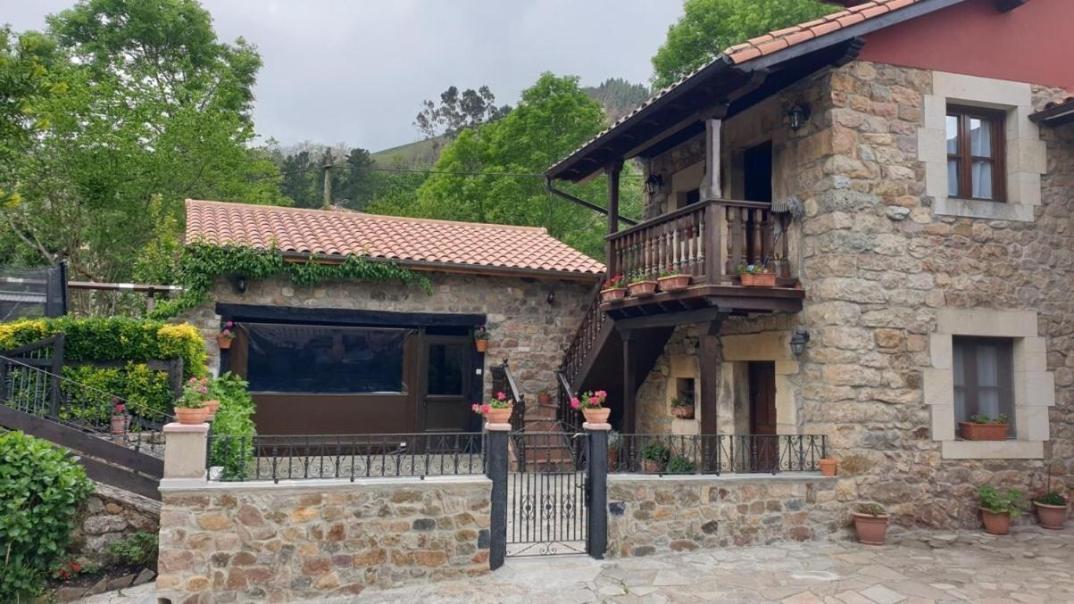 Casa Rural Caborzal Renedo De Cabuerniga Exterior photo