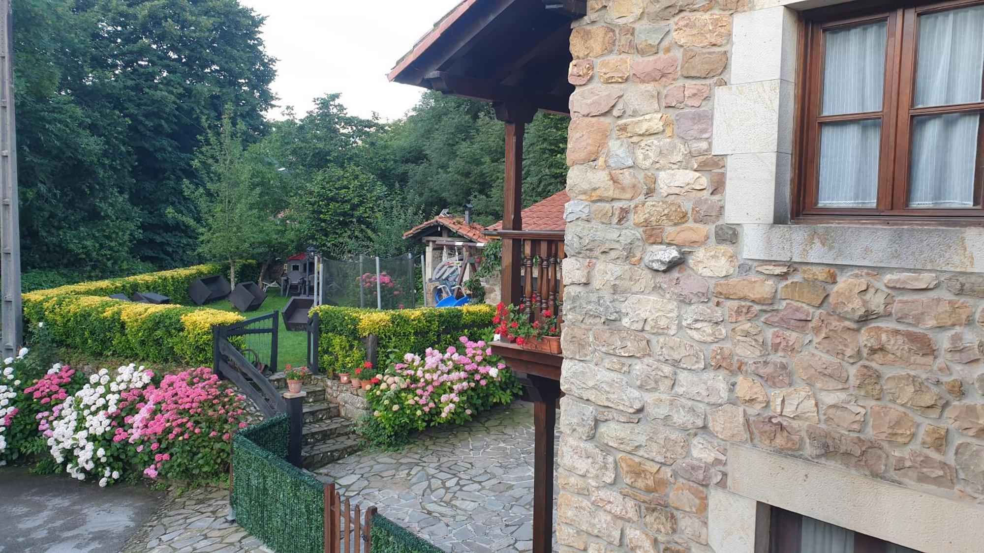 Casa Rural Caborzal Renedo De Cabuerniga Exterior photo